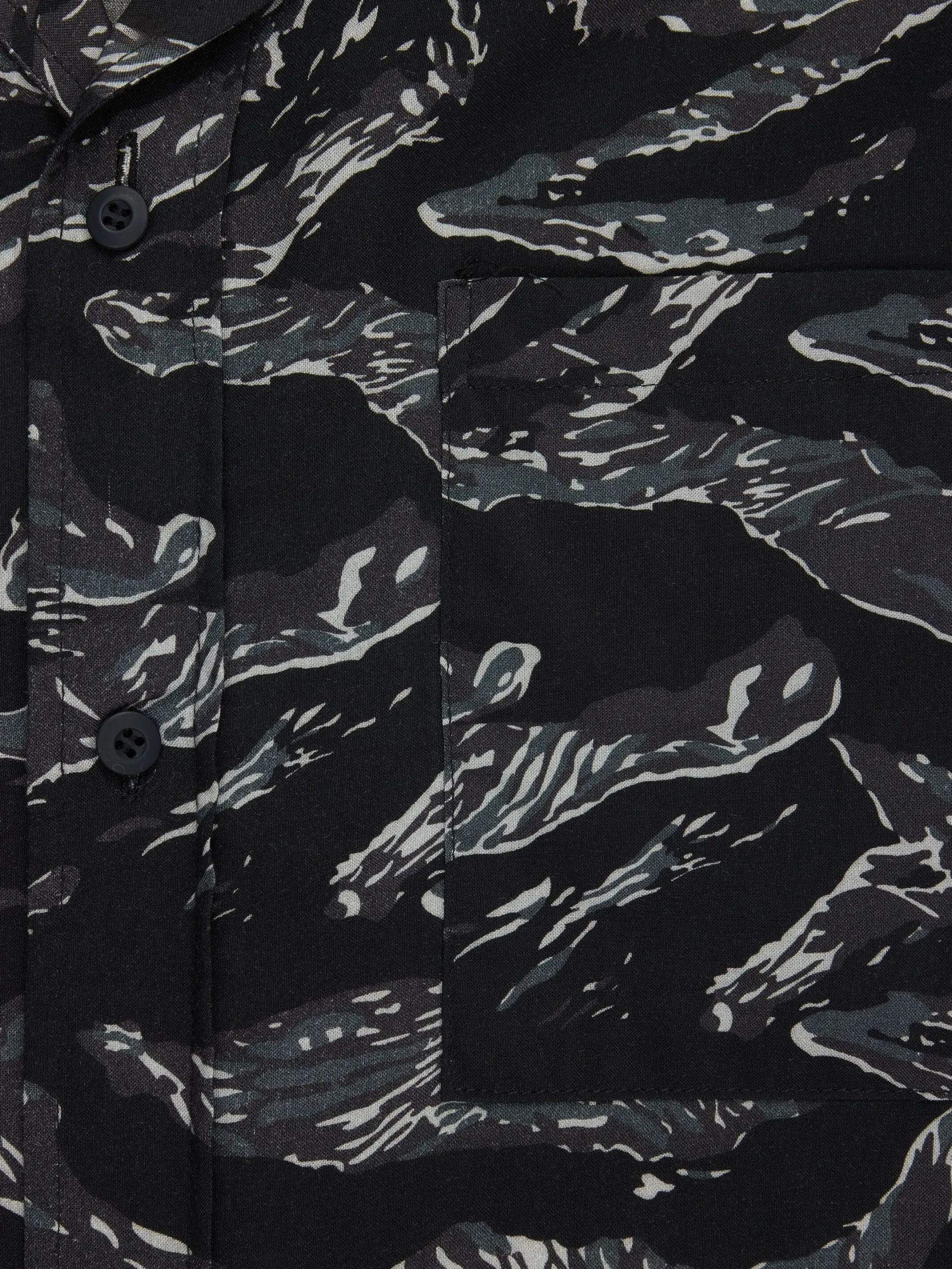 CAMO RELAXED CAMP SHORT SLEEVE SHIRT