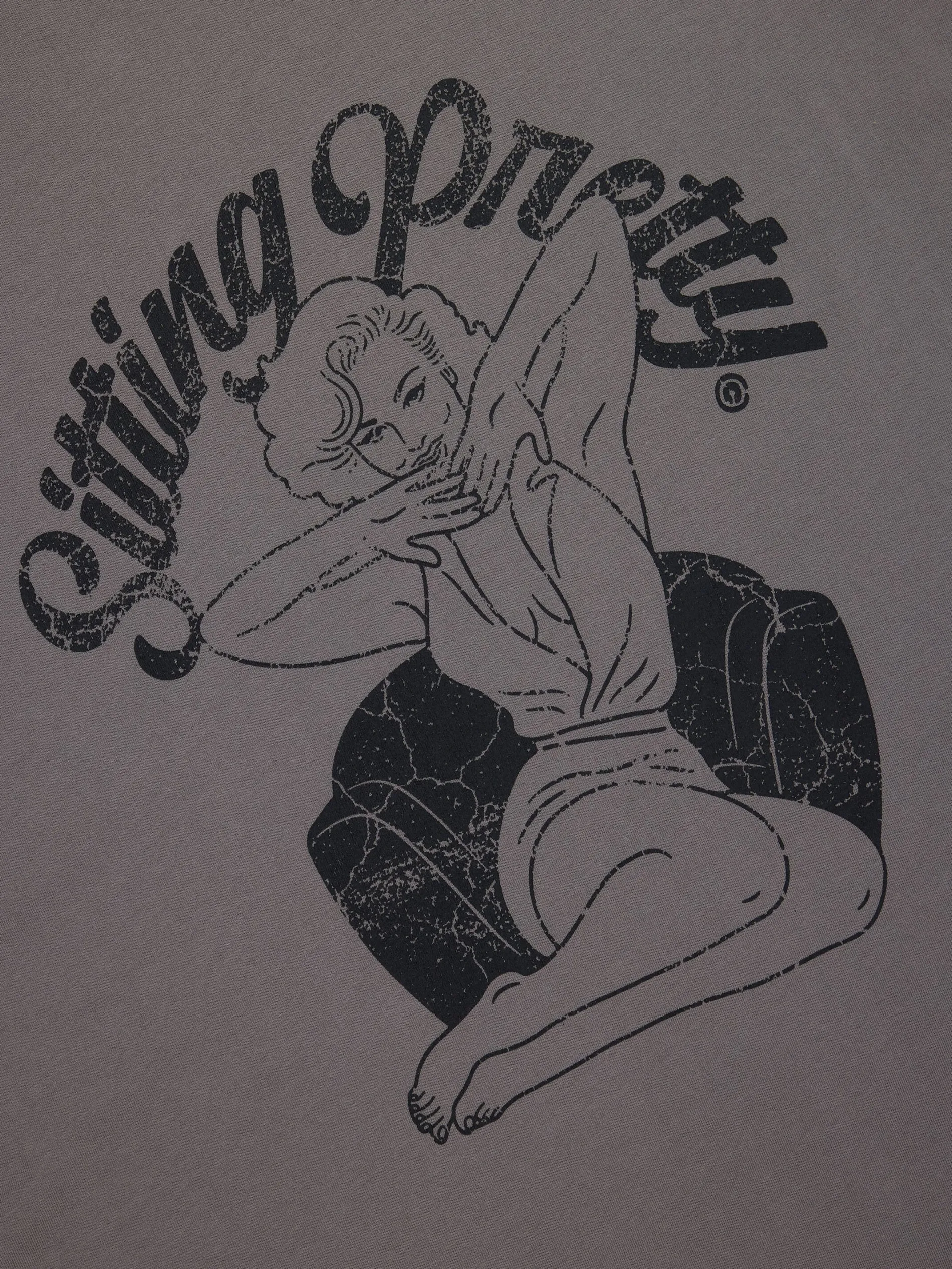 RELAXED SITTING PRETTY TEE