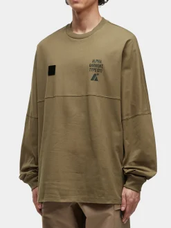 UNFRM LONG-SLEEVED GRAPHIC TEE