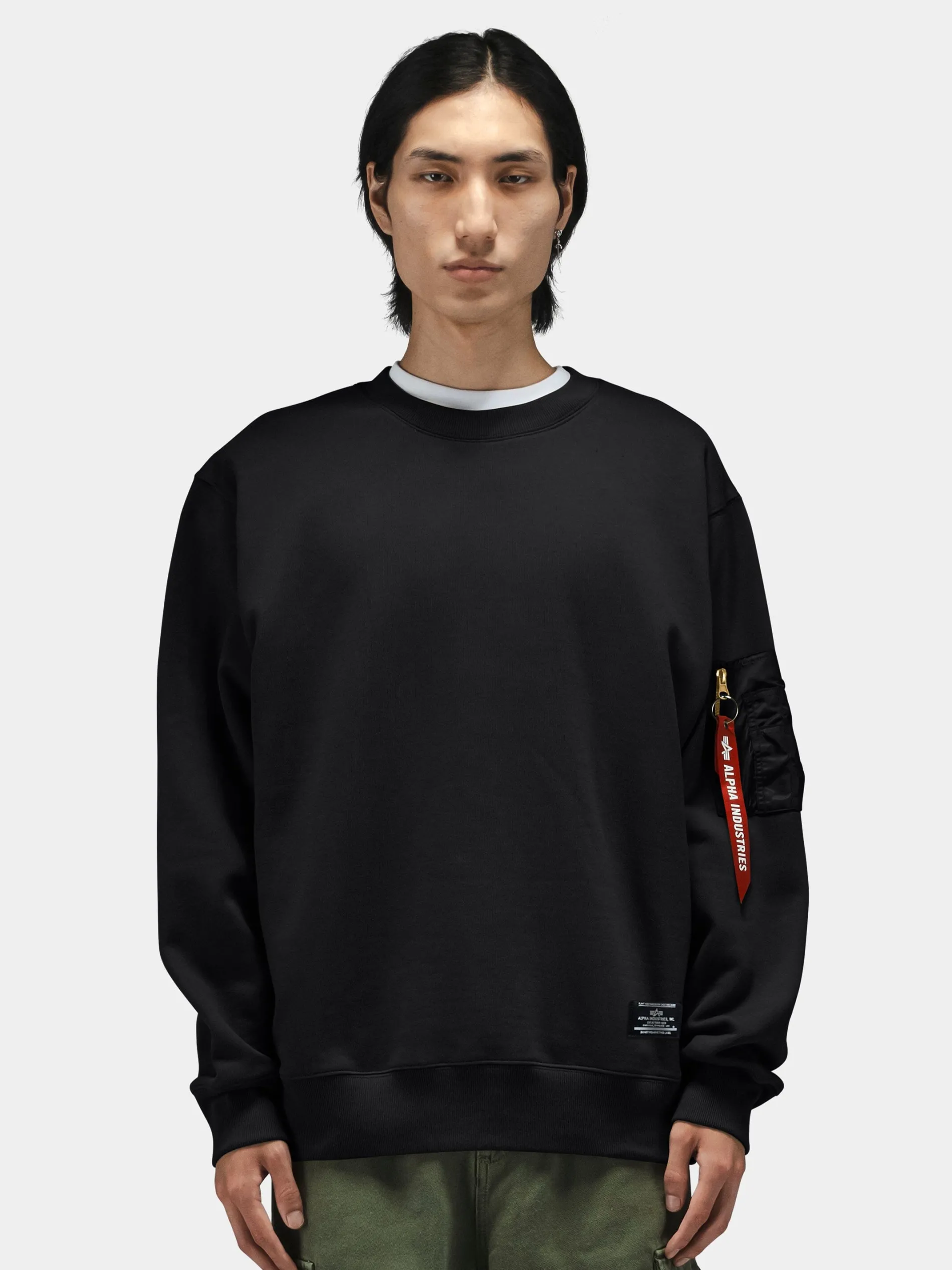 UTILITY POCKET CREWNECK